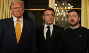 Ông Trump 'đá quả bóng Ukraine' sang sân châu Âu Ông Trump 'đá quả bóng Ukraine' sang sân châu Âu