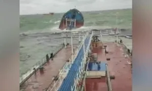 Tàu hàng Nga gặp nạn, gây tràn dầu ở Biển Đen Tàu hàng Nga gặp nạn, gây tràn dầu ở Biển Đen