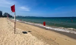 Lên phương án trục vớt sà lan vùi dưới bãi tắm Nha Trang Lên phương án trục vớt sà lan vùi dưới bãi tắm Nha Trang