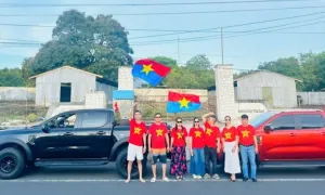 Khách Hà Nội nô nức vào Nam xem diễu binh Khách Hà Nội nô nức vào Nam xem diễu binh