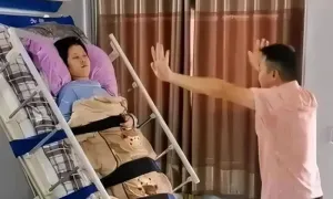 Hát nhảy mỗi ngày để 'đánh thức' vợ hôn mê Hát nhảy mỗi ngày để 'đánh thức' vợ hôn mê