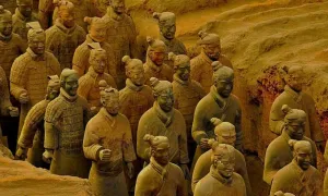 Khách làm vỡ tượng đất nung 2.000 năm tại lăng Tần Thủy Hoàng Khách làm vỡ tượng đất nung 2.000 năm tại lăng Tần Thủy Hoàng