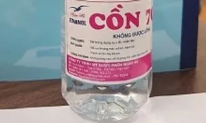 Hôn mê, tổn thương não do dùng phải cồn sát trùng giả