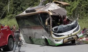 Malaysia siết quy định an toàn sau tai nạn xe buýt Malaysia siết quy định an toàn sau tai nạn xe buýt