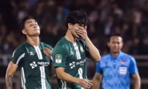 Công Phượng ôm mặt khi thua Bùi Tiến Dũng Công Phượng ôm mặt khi thua Bùi Tiến Dũng