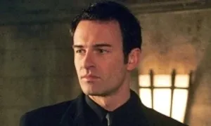 Sao 'Phép thuật' Julian McMahon qua đời Sao 'Phép thuật' Julian McMahon qua đời