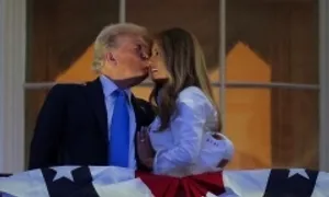 Ông Trump cùng bà Melania ngắm pháo hoa quốc khánh Mỹ Ông Trump cùng bà Melania ngắm pháo hoa quốc khánh Mỹ