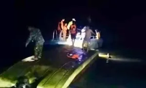 Lật thuyền vì giông lốc, hai người tử vong Lật thuyền vì giông lốc, hai người tử vong