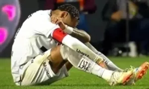 Neymar bật khóc sau trận thua 0-6