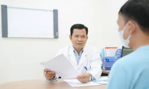 Hẹp niệu quản và sỏi khiến thận ứ nước
