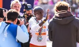 Kipchoge đạt sub2:15 tại New York Marathon 2025